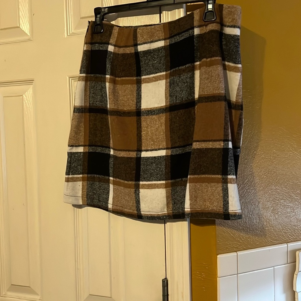 Plaid skirt. Measurement in pictures. Womens. New no tags.